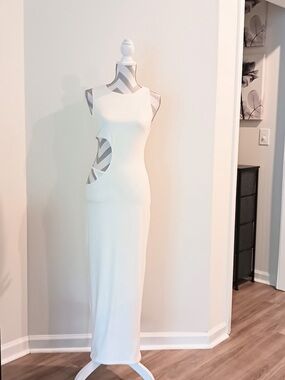 WIN WIN Dresses/WIN WIN Tank Maxi Dress With Cutout Side (Style# WD12213)